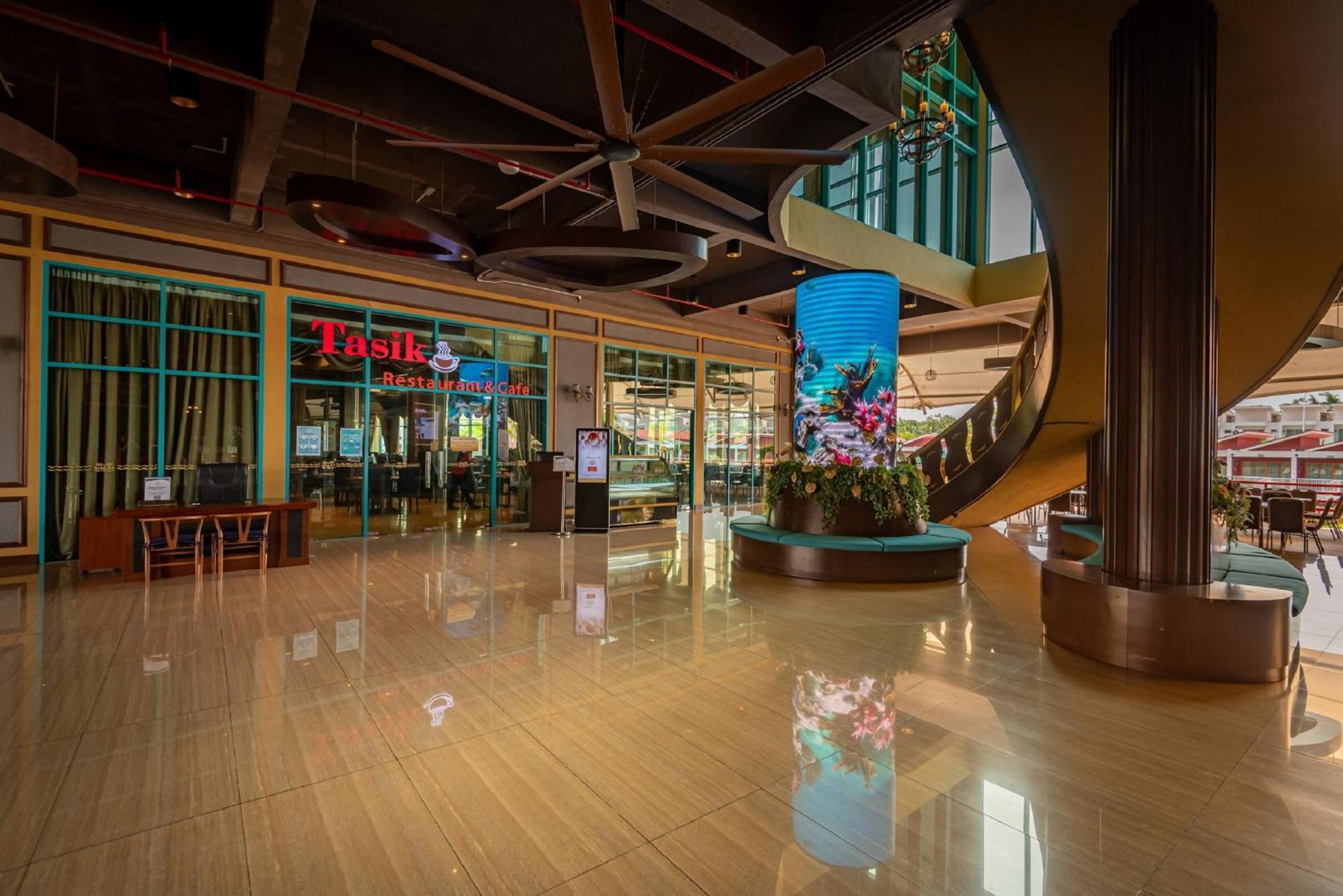 פורט דיקסון Tasik Villa International Resort מראה חיצוני תמונה The interior of the mall