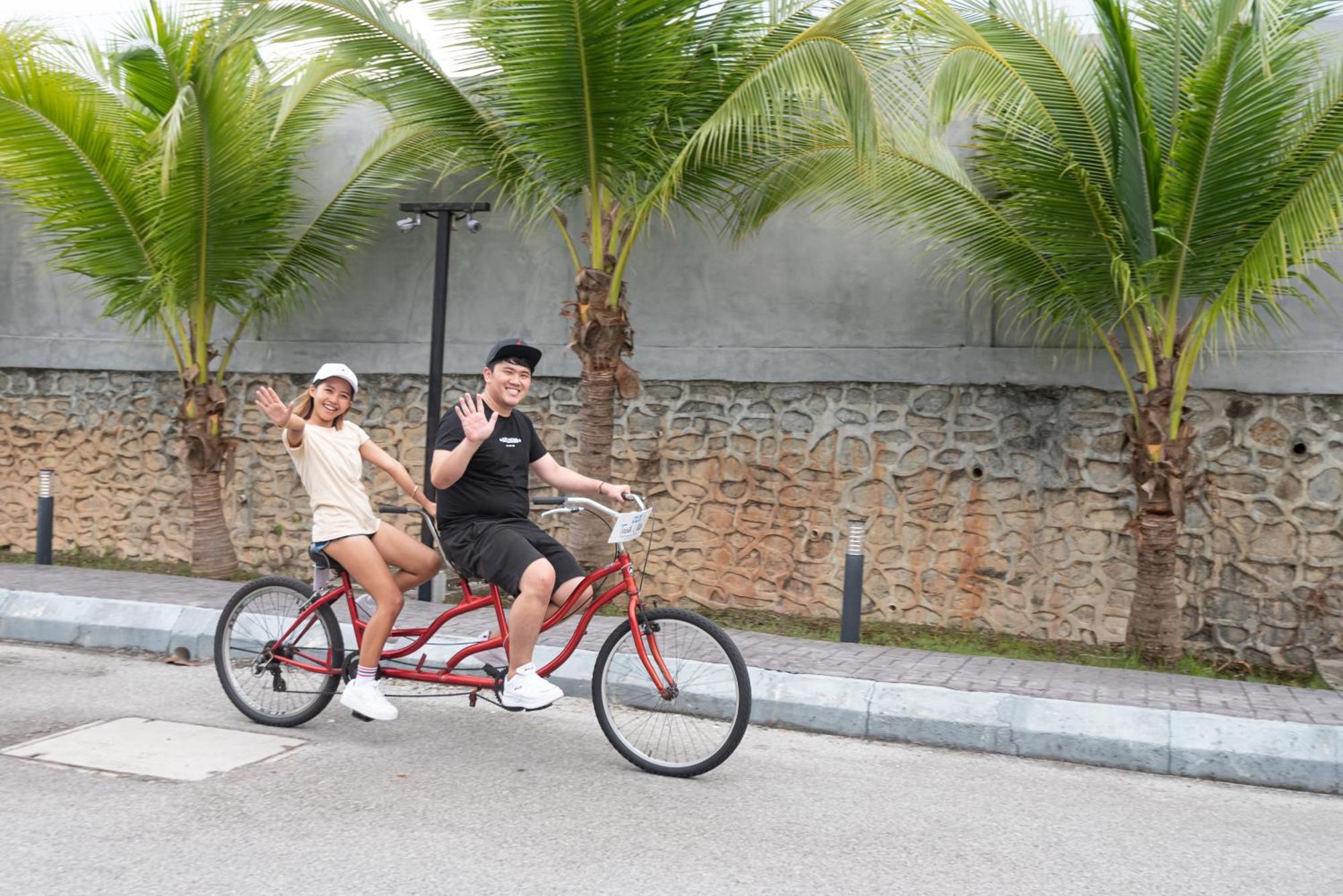 פורט דיקסון Tasik Villa International Resort מראה חיצוני תמונה Tandem bicycle