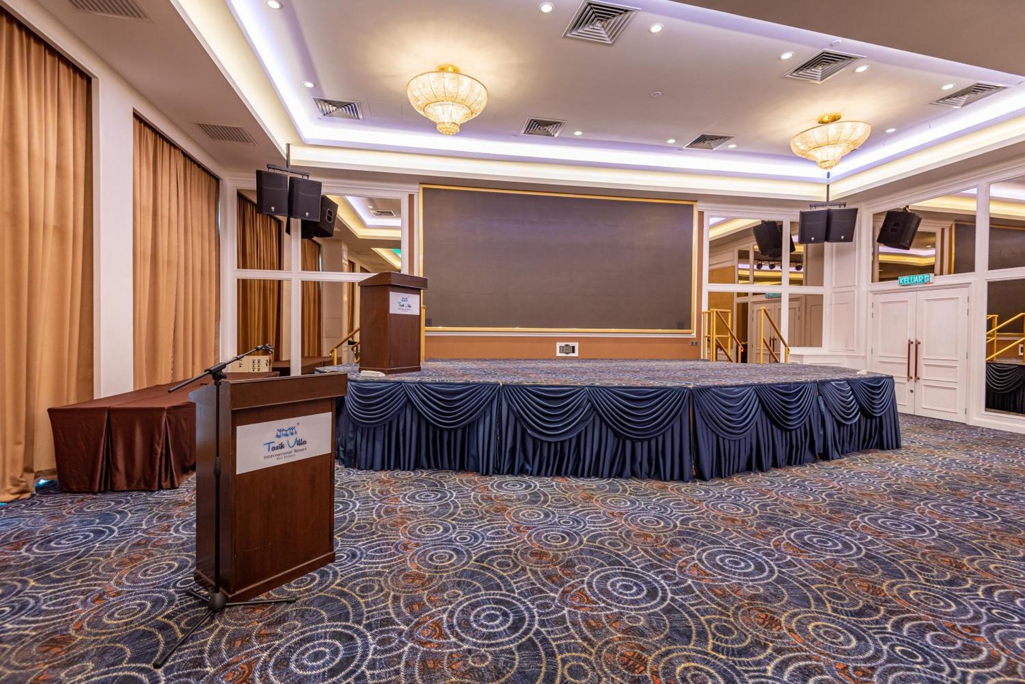 פורט דיקסון Tasik Villa International Resort מראה חיצוני תמונה The ballroom of the hotel