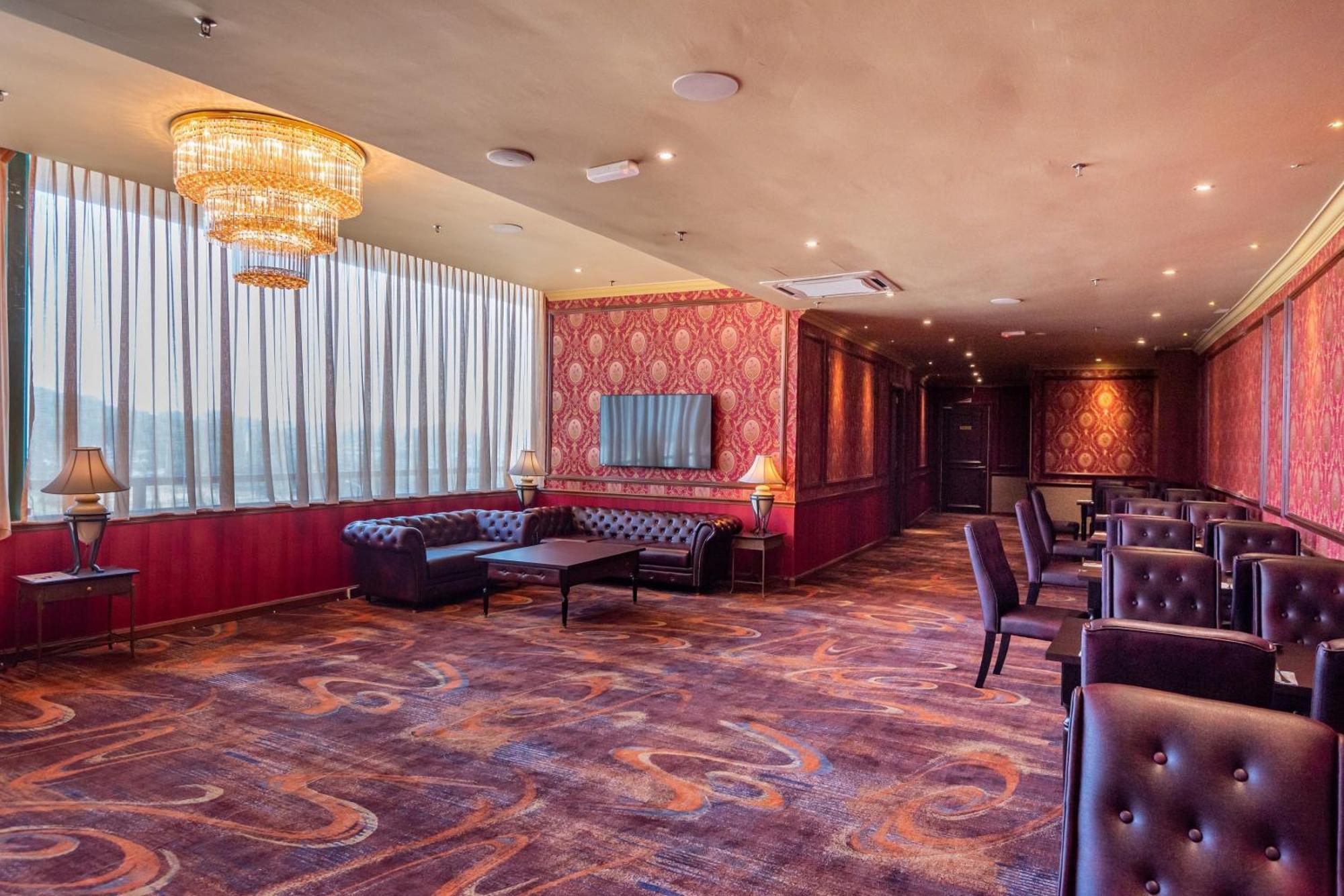 פורט דיקסון Tasik Villa International Resort מראה חיצוני תמונה The 360° Lounge at the 36th floor of the hotel