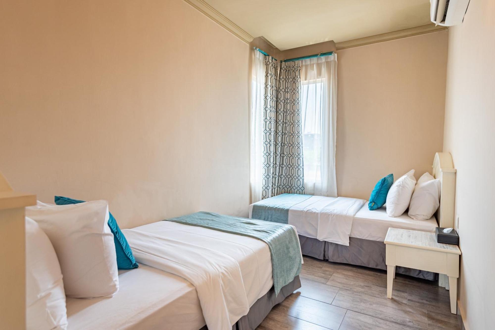 פורט דיקסון Tasik Villa International Resort מראה חיצוני תמונה A room at the hotel
