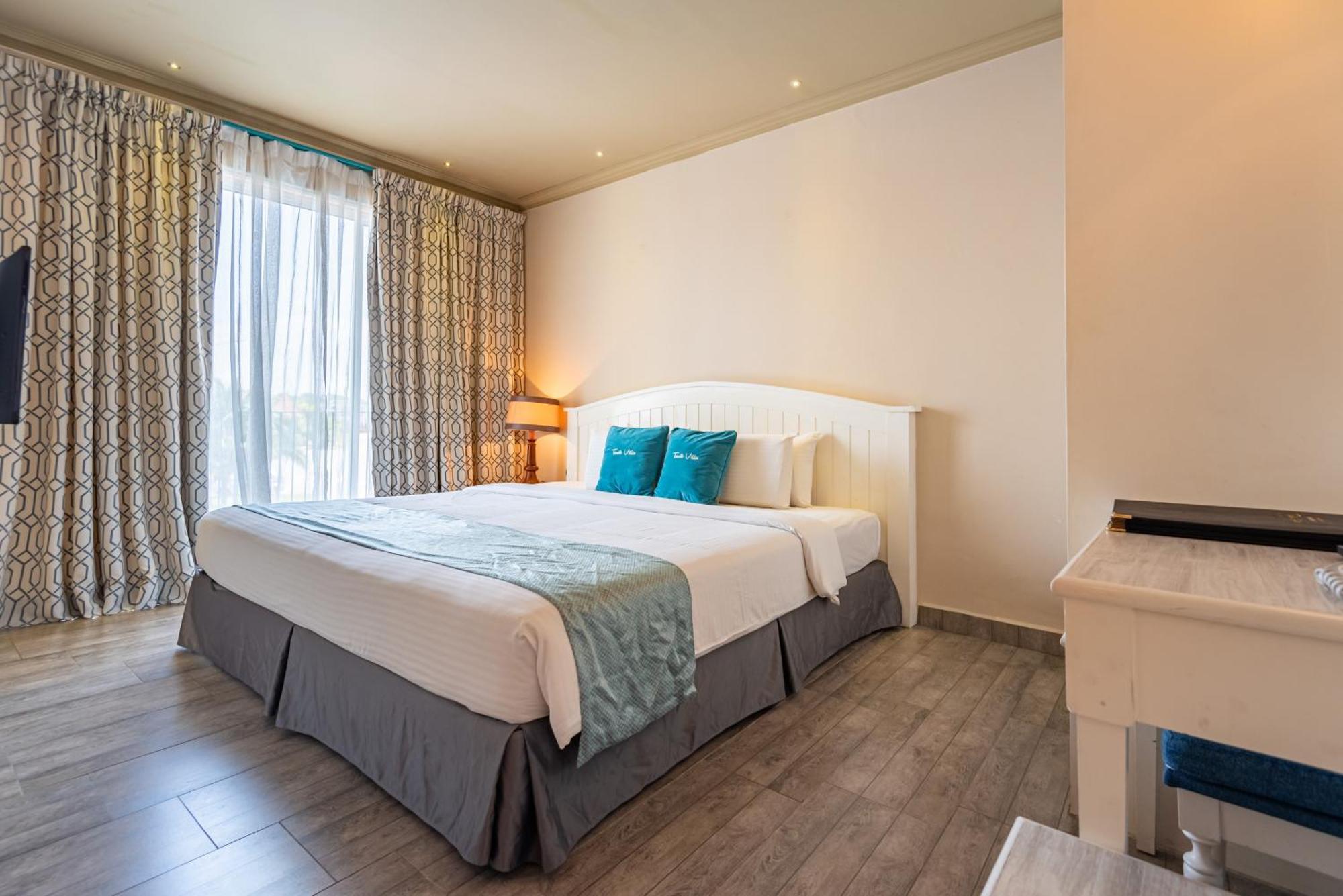 פורט דיקסון Tasik Villa International Resort מראה חיצוני תמונה Deluxe Room