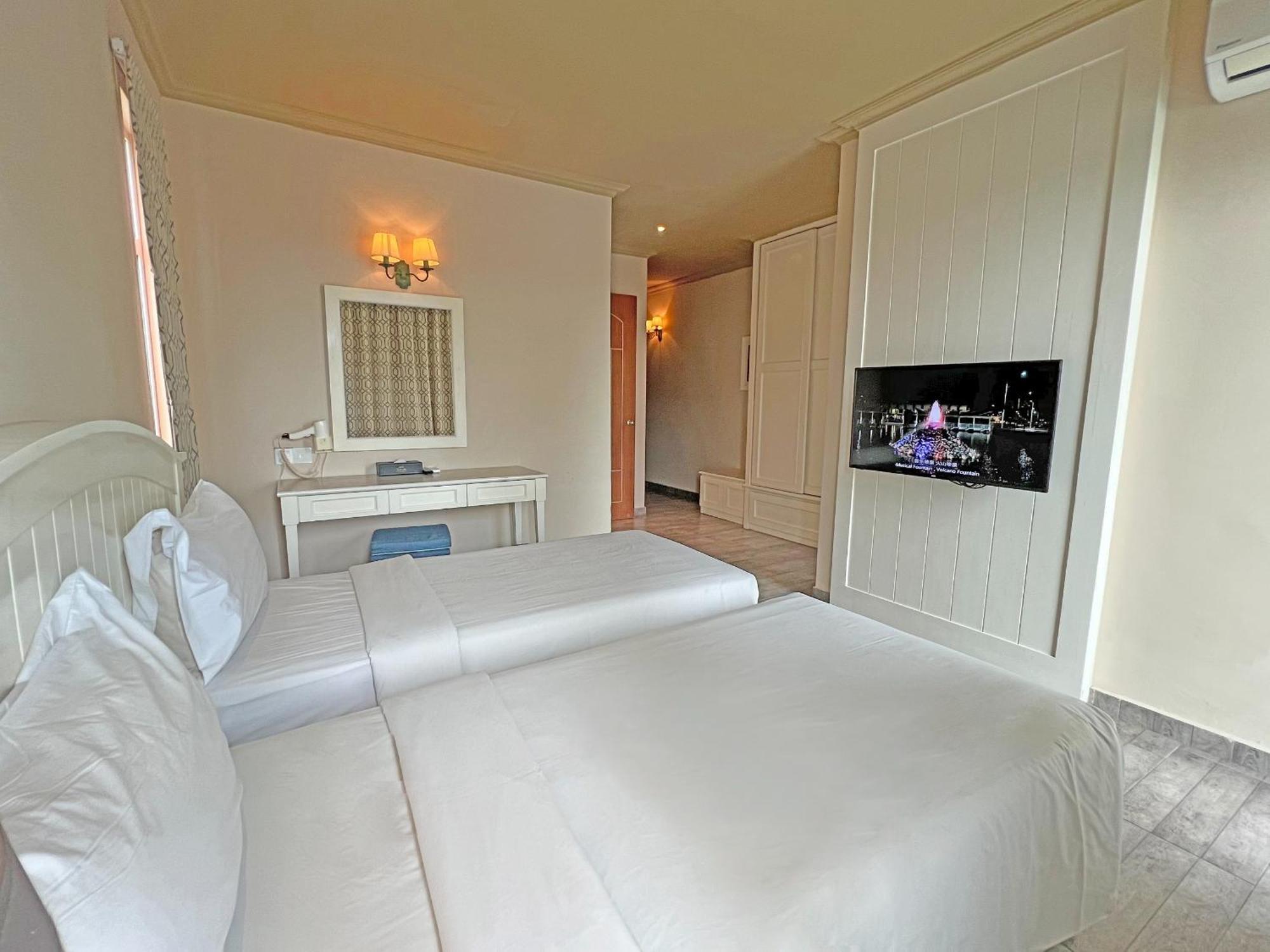 פורט דיקסון Tasik Villa International Resort מראה חיצוני תמונה A room at the hotel