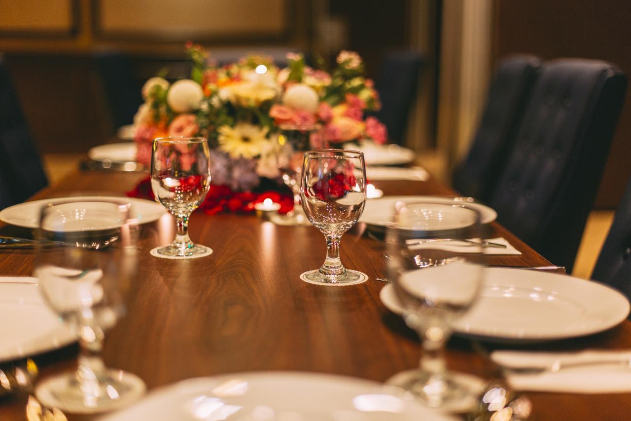 פורט דיקסון Tasik Villa International Resort מראה חיצוני תמונה A table set for a meal